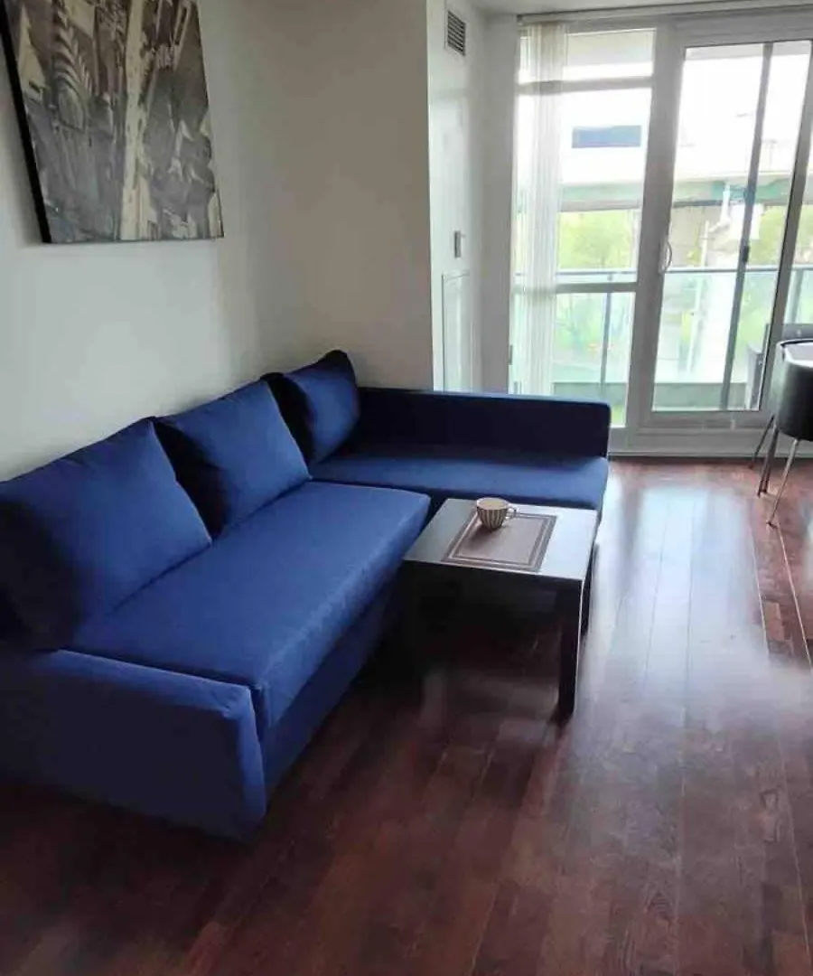 Apartment Luxury Downtown Condo With Cn Tower Views, Pool Access, Gym,Free Parking Upon Request At Booking, Accommodates 4 Toronto