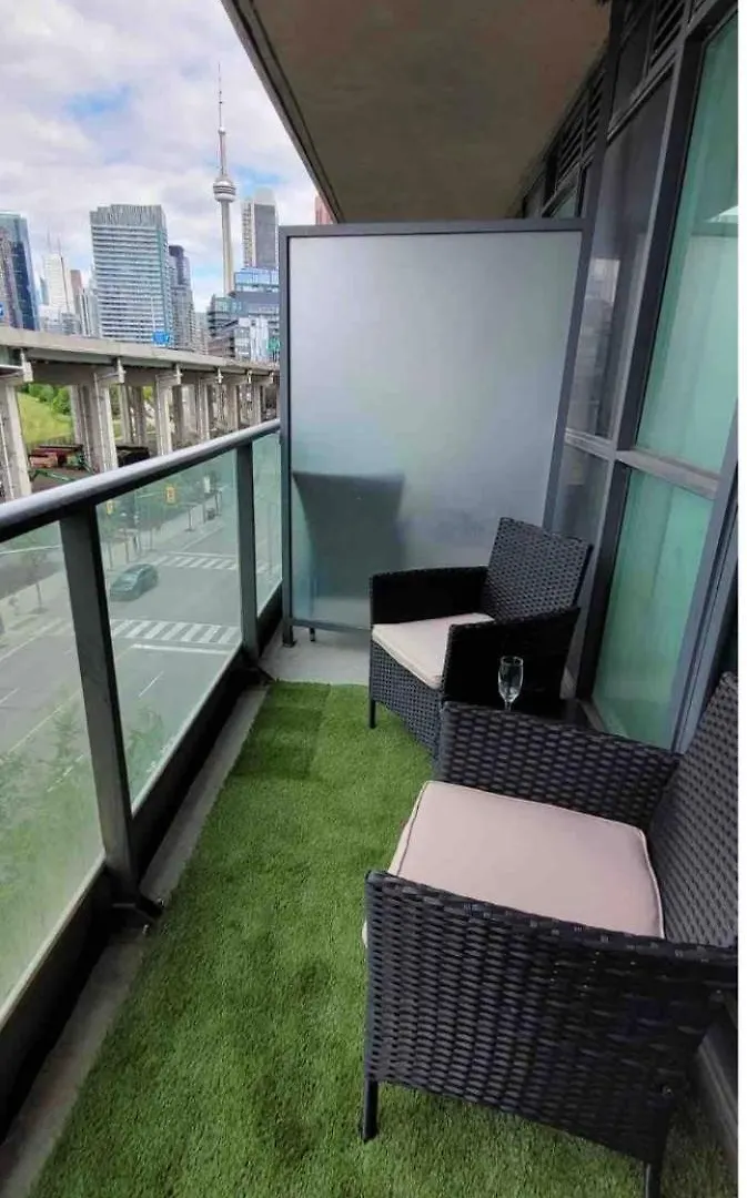 Apartment Luxury Downtown Condo With Cn Tower Views, Pool Access, Gym,Free Parking Upon Request At Booking, Accommodates 4 Toronto Canada