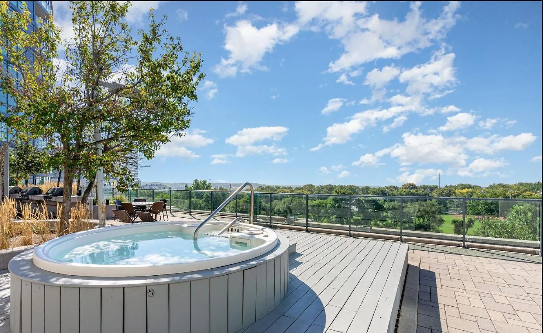 Luxury Downtown Condo With Cn Tower Views, Pool Access, Gym,Free Parking Upon Request At Booking, Accommodates 4 Toronto 0*,  Canada