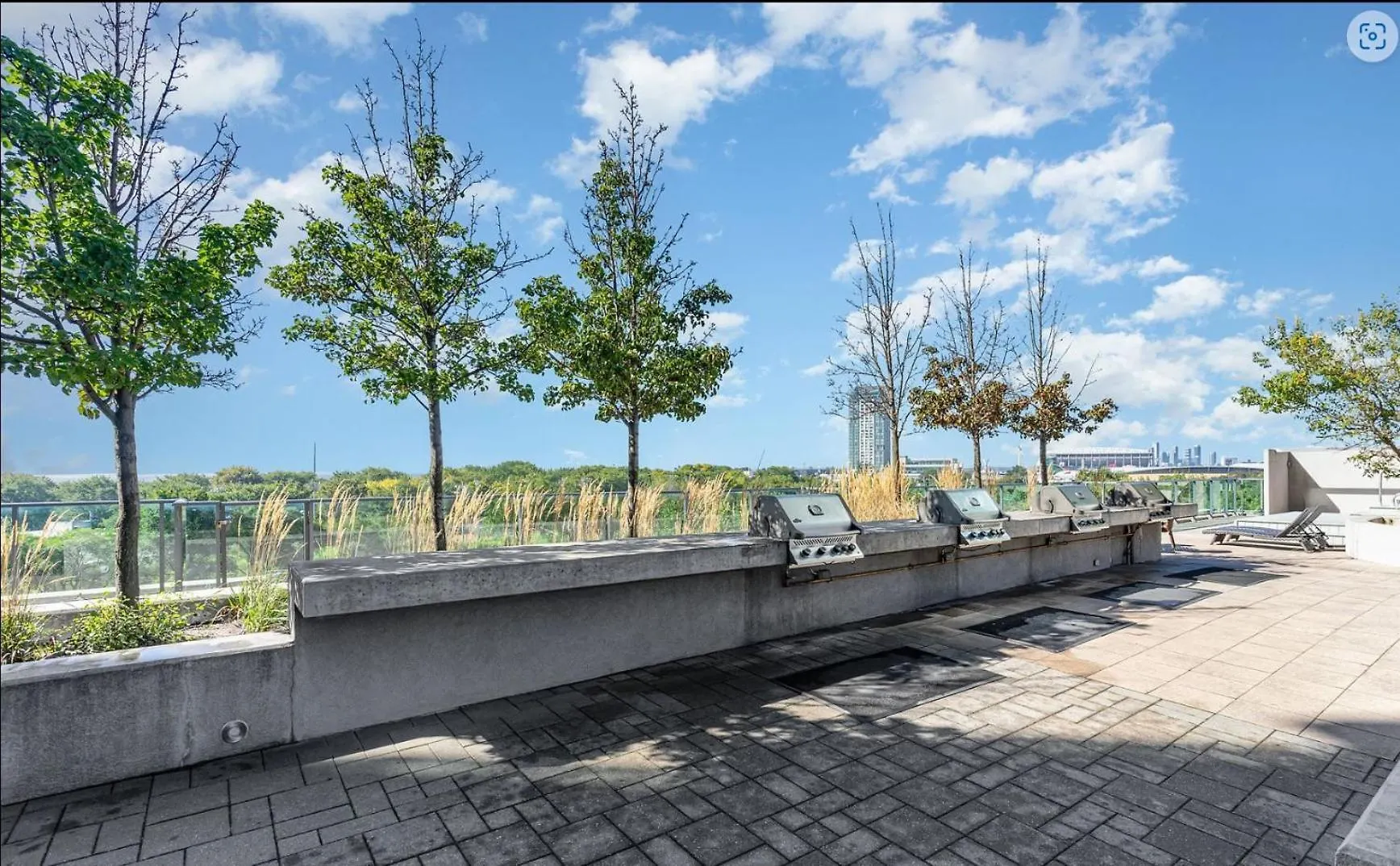 Apartment Luxury Downtown Condo With Cn Tower Views, Pool Access, Gym,Free Parking Upon Request At Booking, Accommodates 4 Toronto Canada
