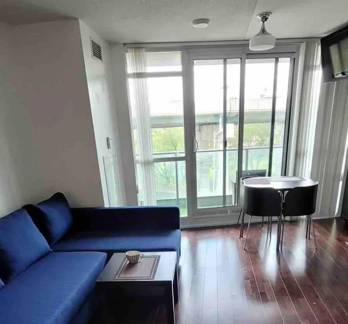 Luxury Downtown Condo With Cn Tower Views, Pool Access, Gym,Free Parking Upon Request At Booking, Accommodates 4 Toronto Apartment