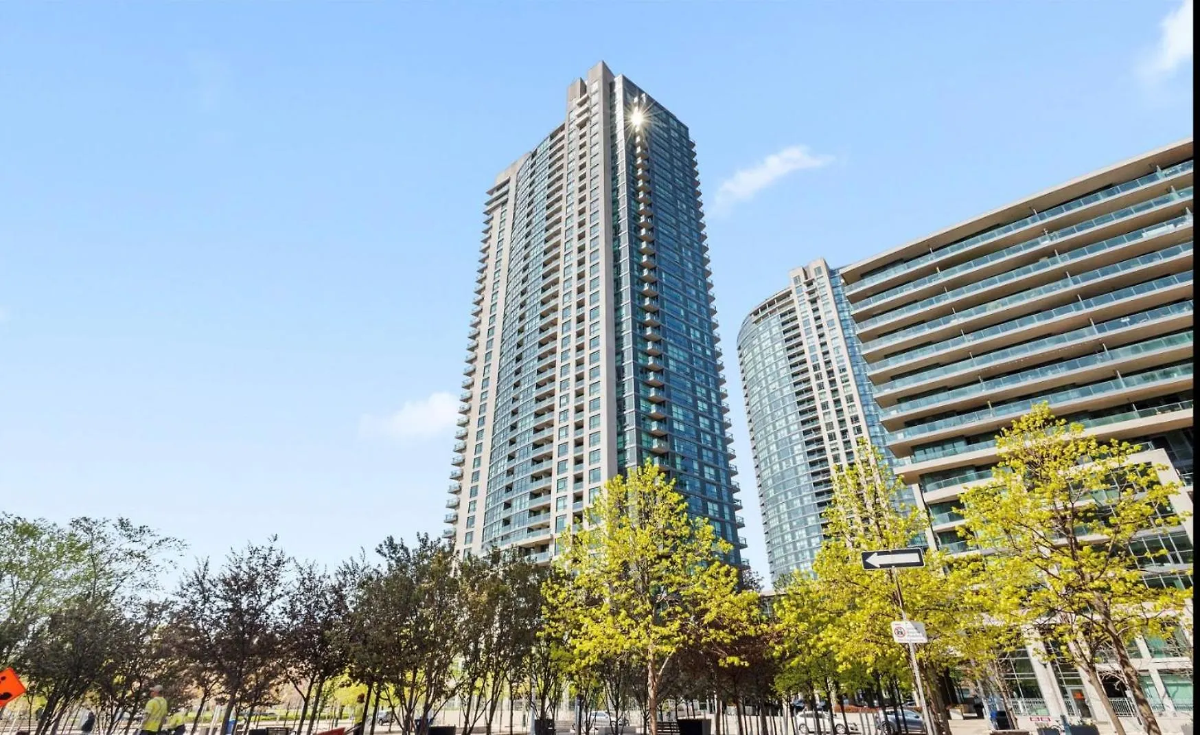 Luxury Downtown Condo With Cn Tower Views, Pool Access, Gym,Free Parking Upon Request At Booking, Accommodates 4 Τορόντο 0*,  Καναδάς